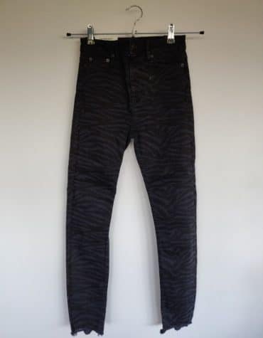 Bershka. Pantalón vaquero campana con rotos en los bajos. NUEVO – Ropasion