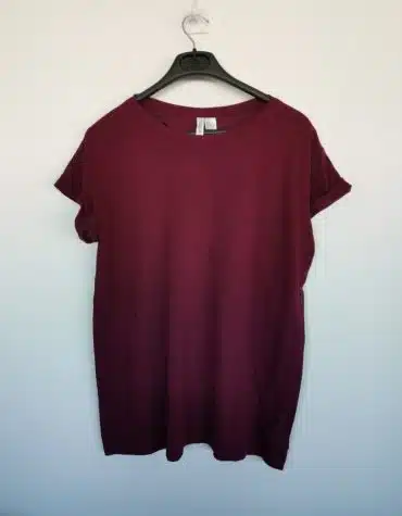 Dividcd. Camiseta manga corta
granate