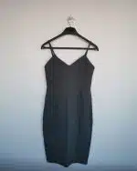 Vestido de tirantes gris con el escote a pico Ropasion